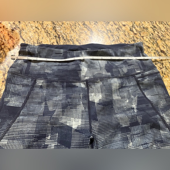 Sweaty Betty Navy and Light Gray Patterned Leggings - Picture 8 of 12